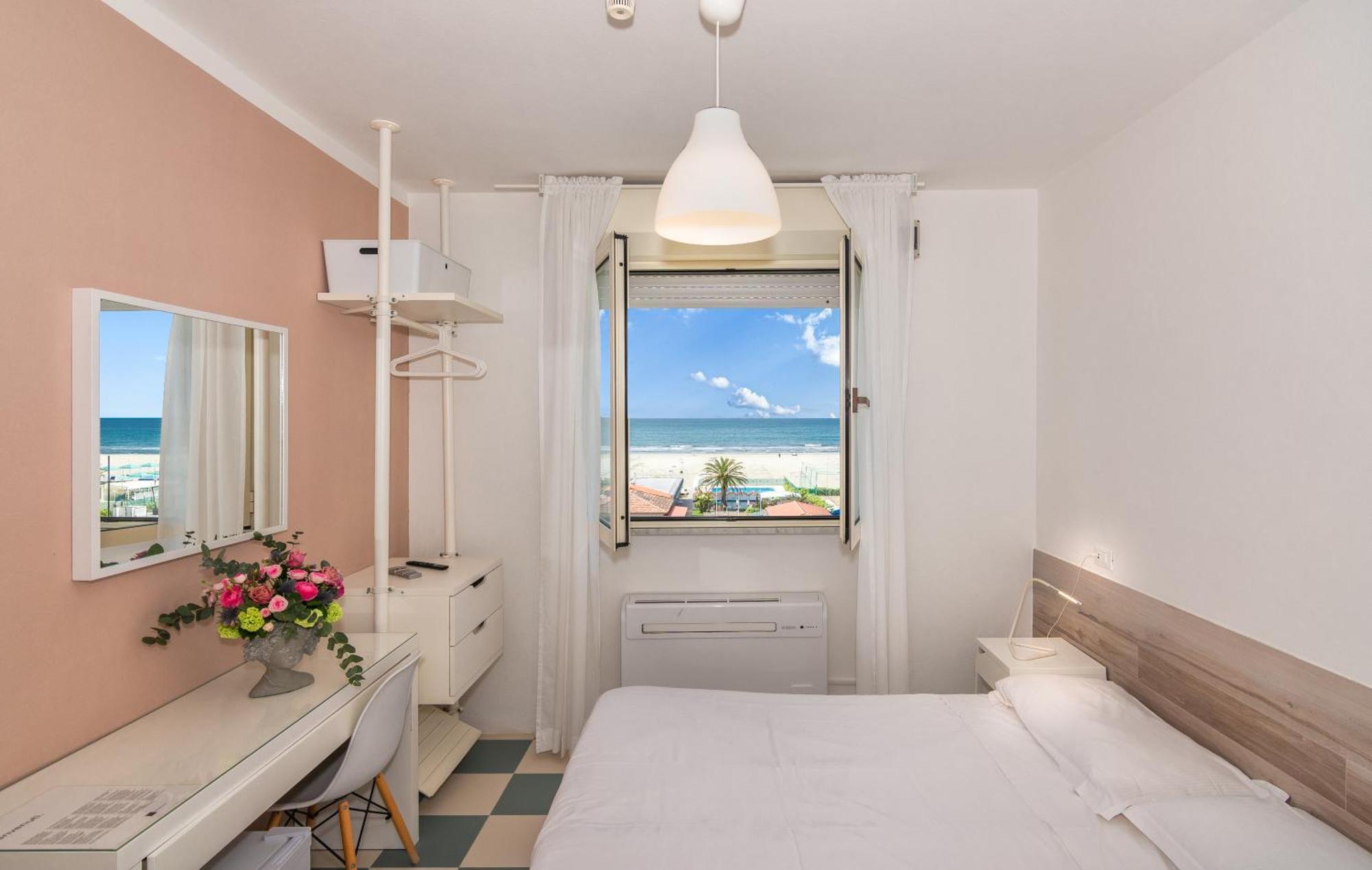 Hotel Happy Marina di Pietrasanta Exterior photo